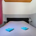 3 Entre 2 Et 4 Personne