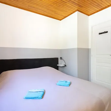 3 Entre 2 Et 4 Personne Holiday home *