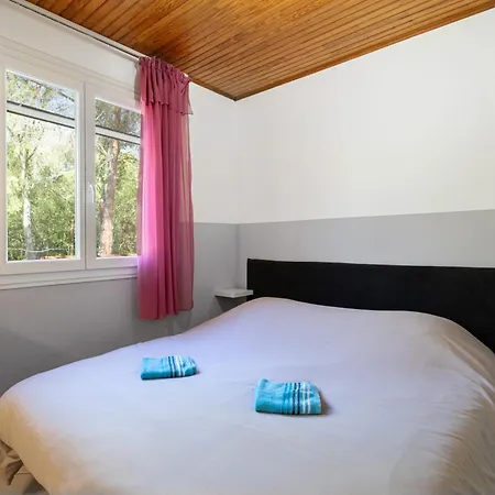 3 Entre 2 Et 4 Personne *